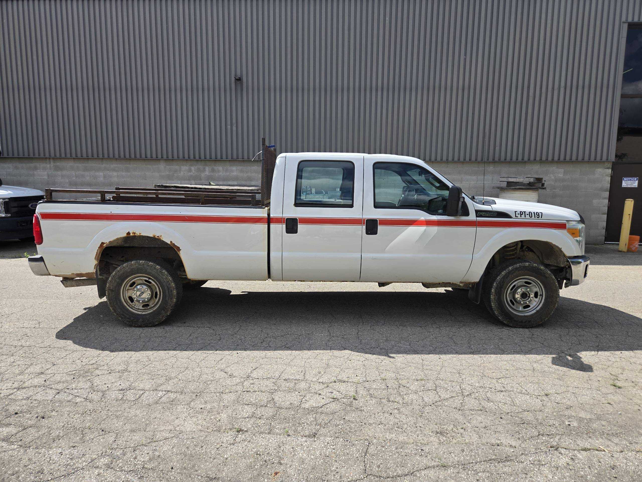 2016 Ford F250 Pickup Truck 6.2L V8 4x4 Extended Cab 8 Ft Bed 385 HP - PICKUP TRUCKS