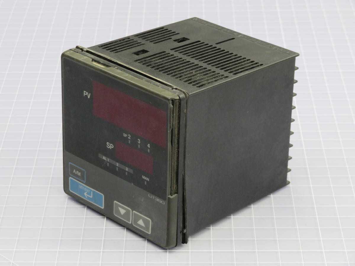 YOKOGAWA UT350 DIGITAL INDICATING CONTROLLERDUAL LED
FOUR DIGIT
1/4 DIN
100-240 VAC
50/60 HZ
20 VA T - TEMPERATURE CONTROLLERS