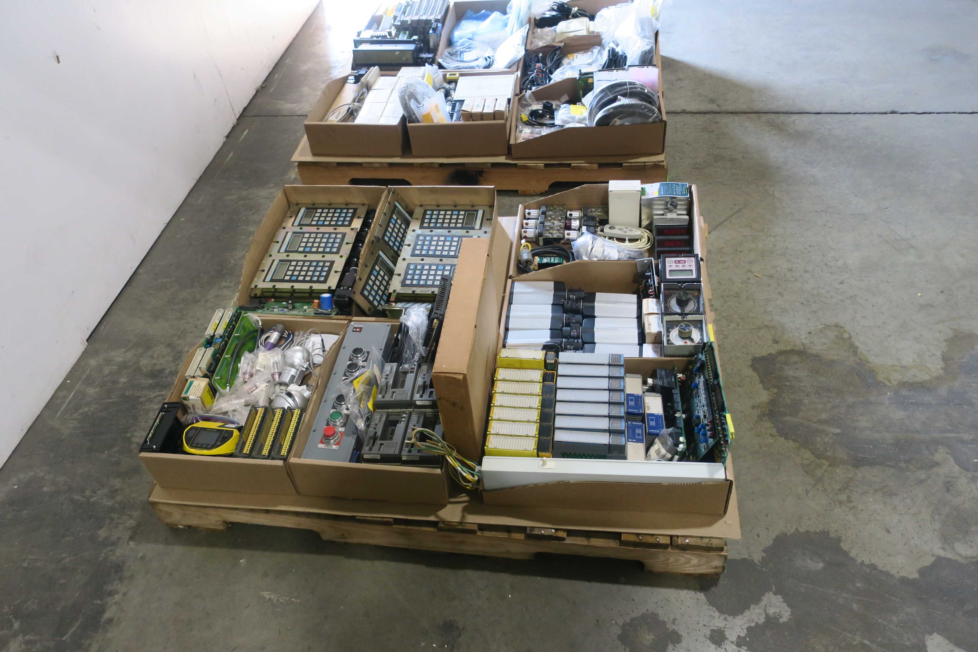 SKU 1786083 - 2 PALLETS OF ASSORTED AUTOMATION AND CONTROLS - AUTOMATION & CONTROLS