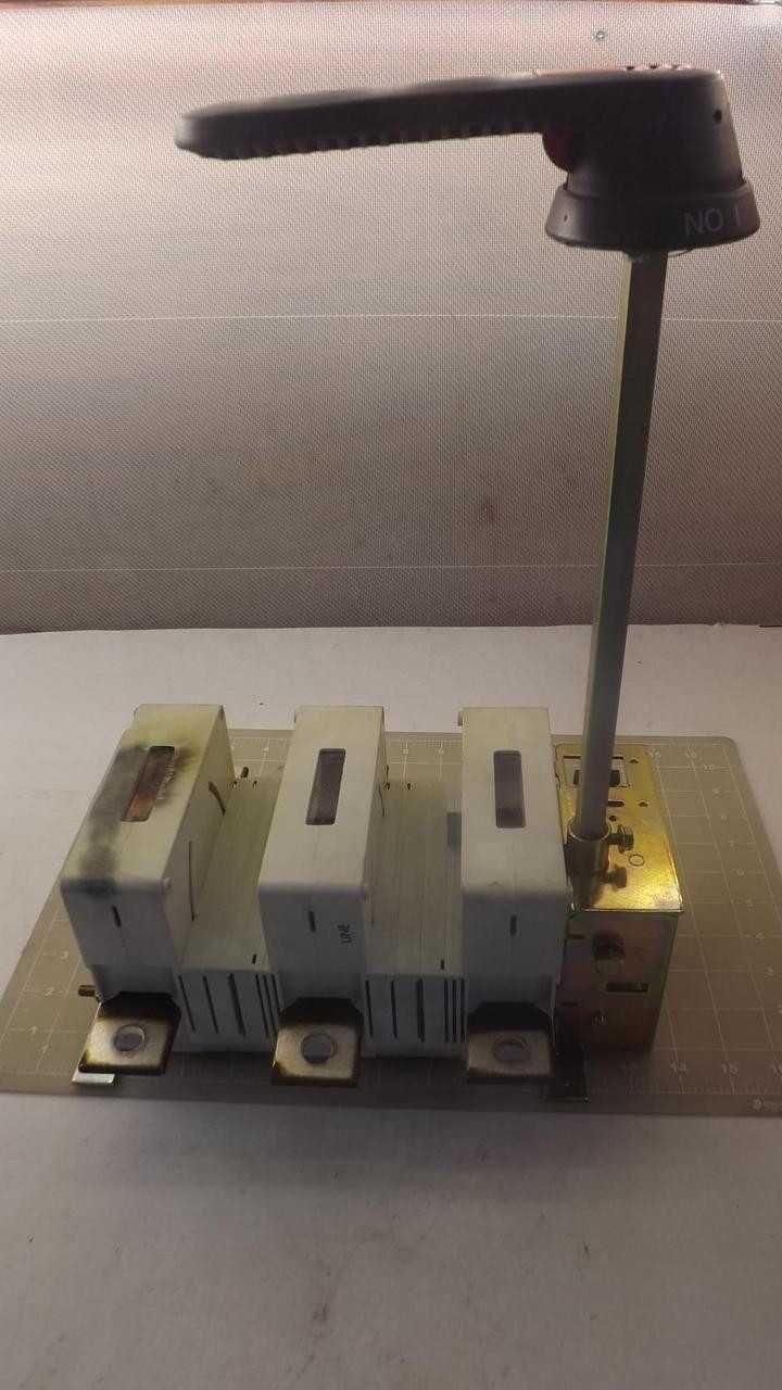 ABB OETL-NF600A 3-POLE GENERAL PURPOSE SWITCH INTERRUPTEUR 600 AMP T27058 - DISCONNECT SWITCHES