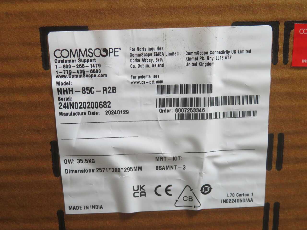 COMMSCOPE NHH-85C-R2B MULTIBAND ANTENNA T271469 - TELECOMMUNICATION