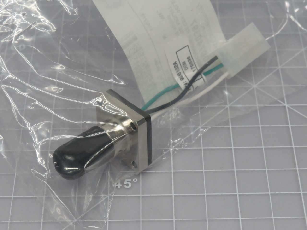 LOT OF 100 BRAD CONNECTIVITY 1200740397 996182A MICRO-CHANGE RECEPTACLE 3-POLE MALE FLANGED MOUNT TO - PLUGS & RECEPTACLES