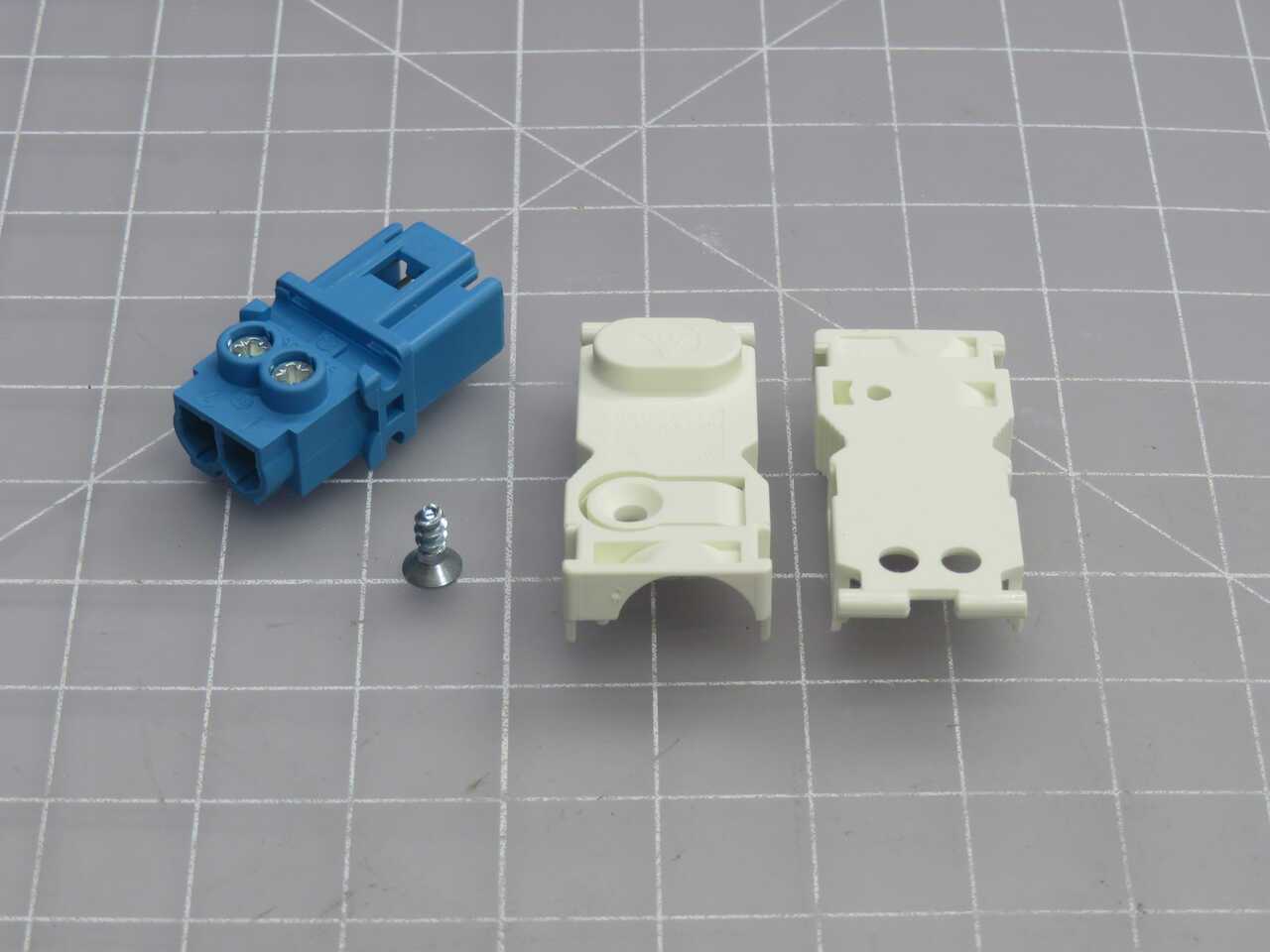 LOT OF 45 STEGO 264060 OUTPUT POWER CONNECTORS T269704 - POWER SUPPLIES