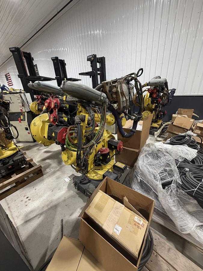 2009 FANUC R-2000iB/165F Robot, 165kg Payload, 2655mm Reach, R-30iA Controller, 1170kg Mass - ARTICULATED ROBOTS