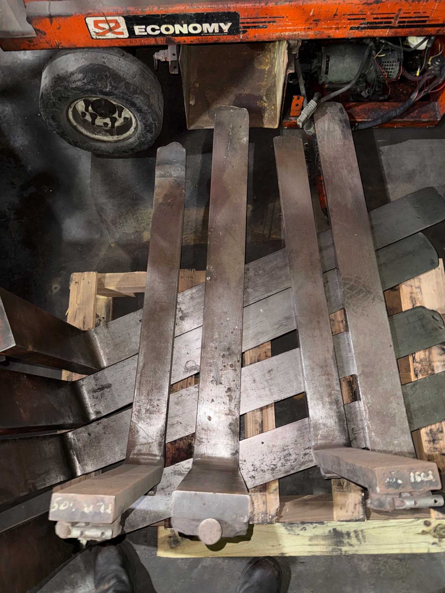 Bulk Qty of Forklift Forks - MATERIAL HANDLING
