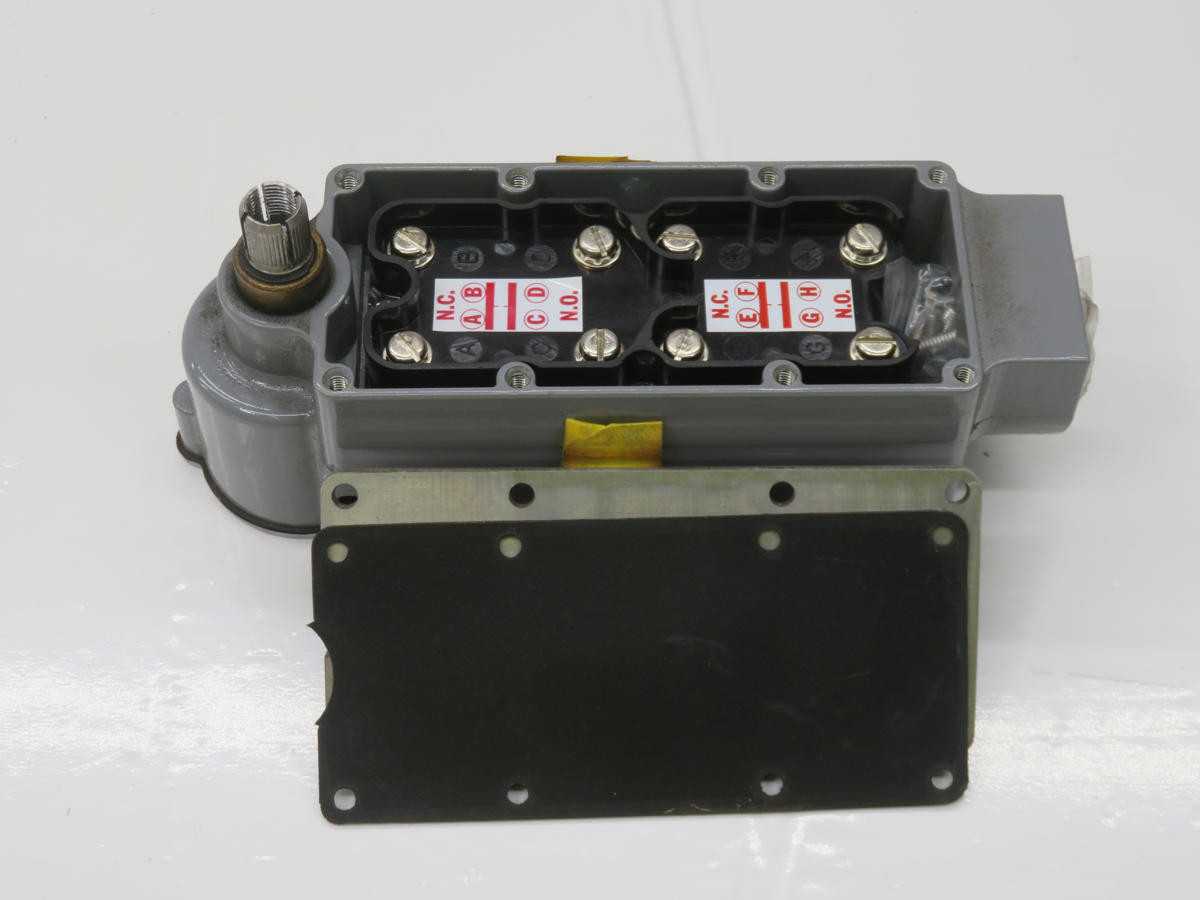 NAMCO EA700-26100 LIMIT SWITCH T230324 - SWITCHES
