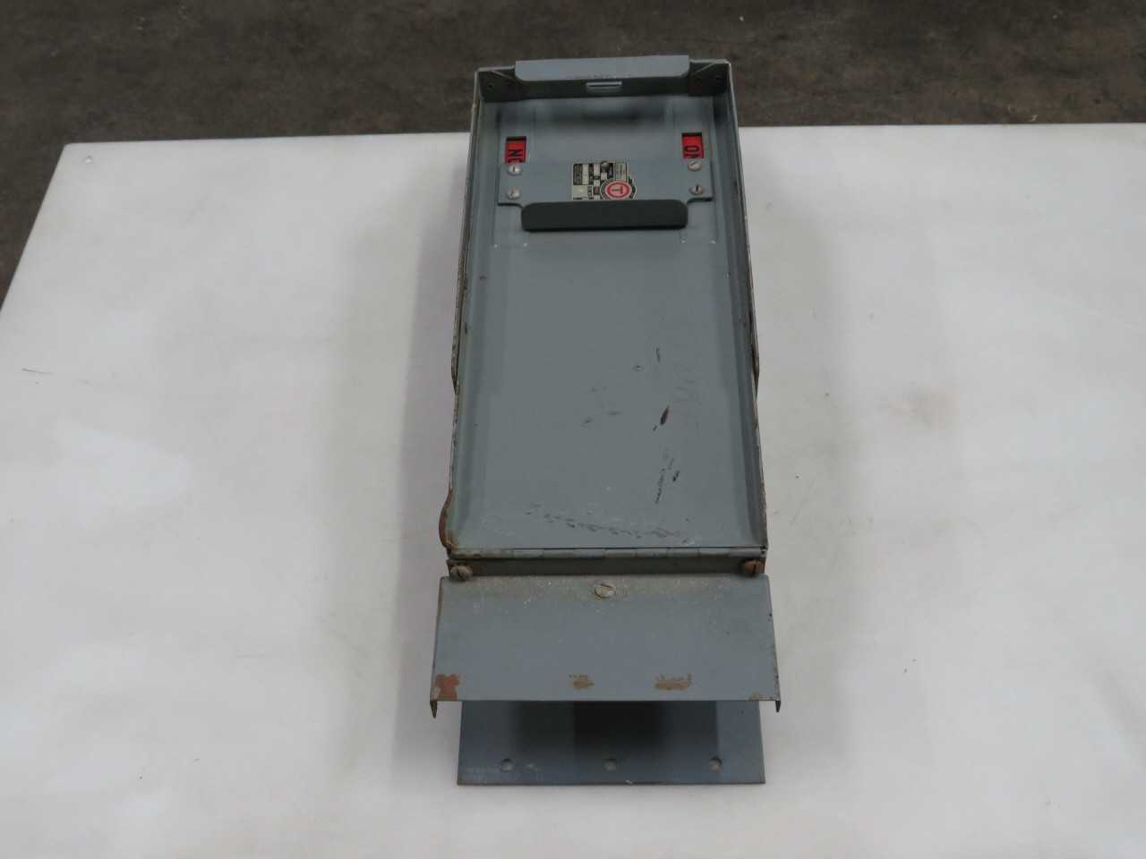THE TRUMBULL ELEC SW3-224 SW3 SWING SWITCH 200 A 250 V 30 HP T185005 - DISCONNECT SWITCHES