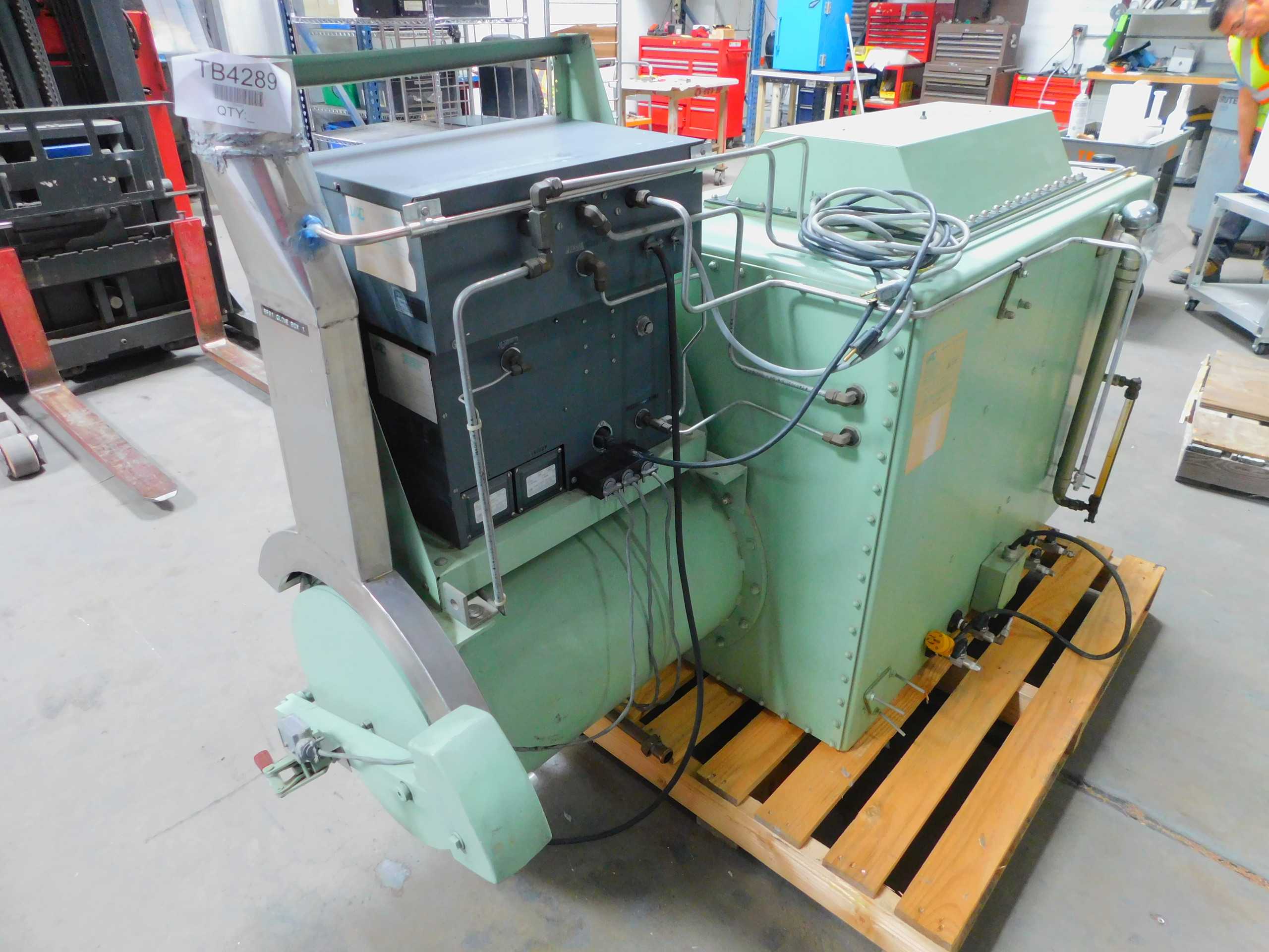 Vac He-493 Vacuum Atmospheres Chamber - High-Quality Controlled Environment - LAB & SCIENTIFIC