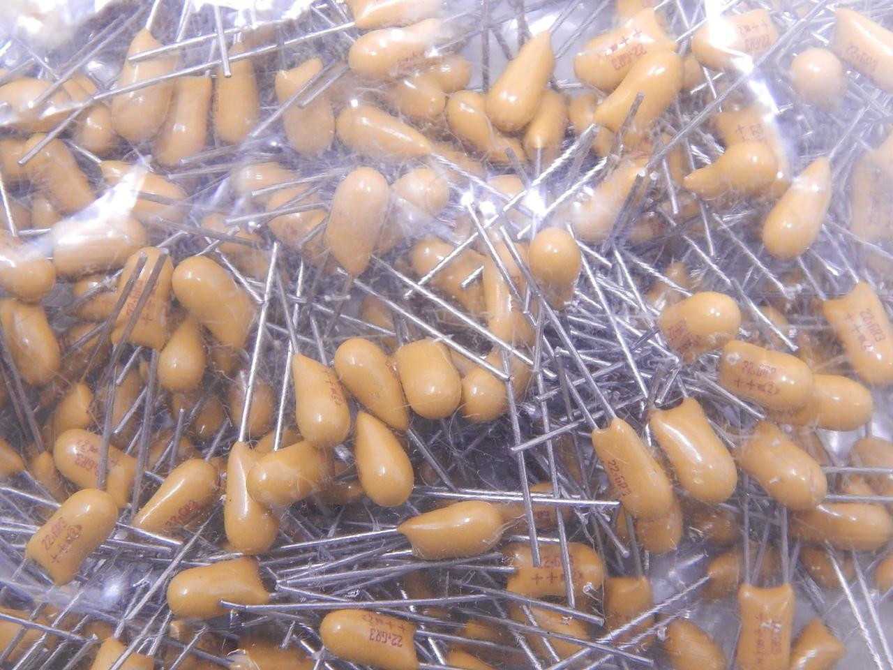 LOT OF 500 VISHAY 199D226X06R3CA1 TANTALUM CAPACITORS - SOLID LEADED 22 UF 6.3 VOLTS 20 % C CASE RAD - ELECTRICAL COMPONENTS