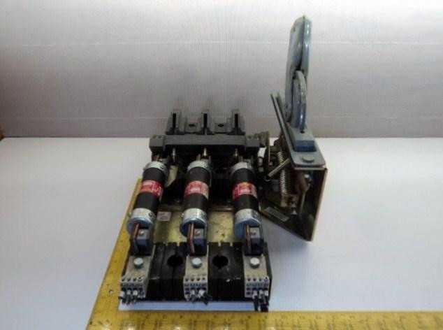 ALLEN-BRADLEY 1494F-NF200 SER A 1494F-C622 SER A FIXED-DEPTH FLANGE-MOUNTED DISCONNECT SWITCH W/FUSE - DISCONNECT SWITCHES