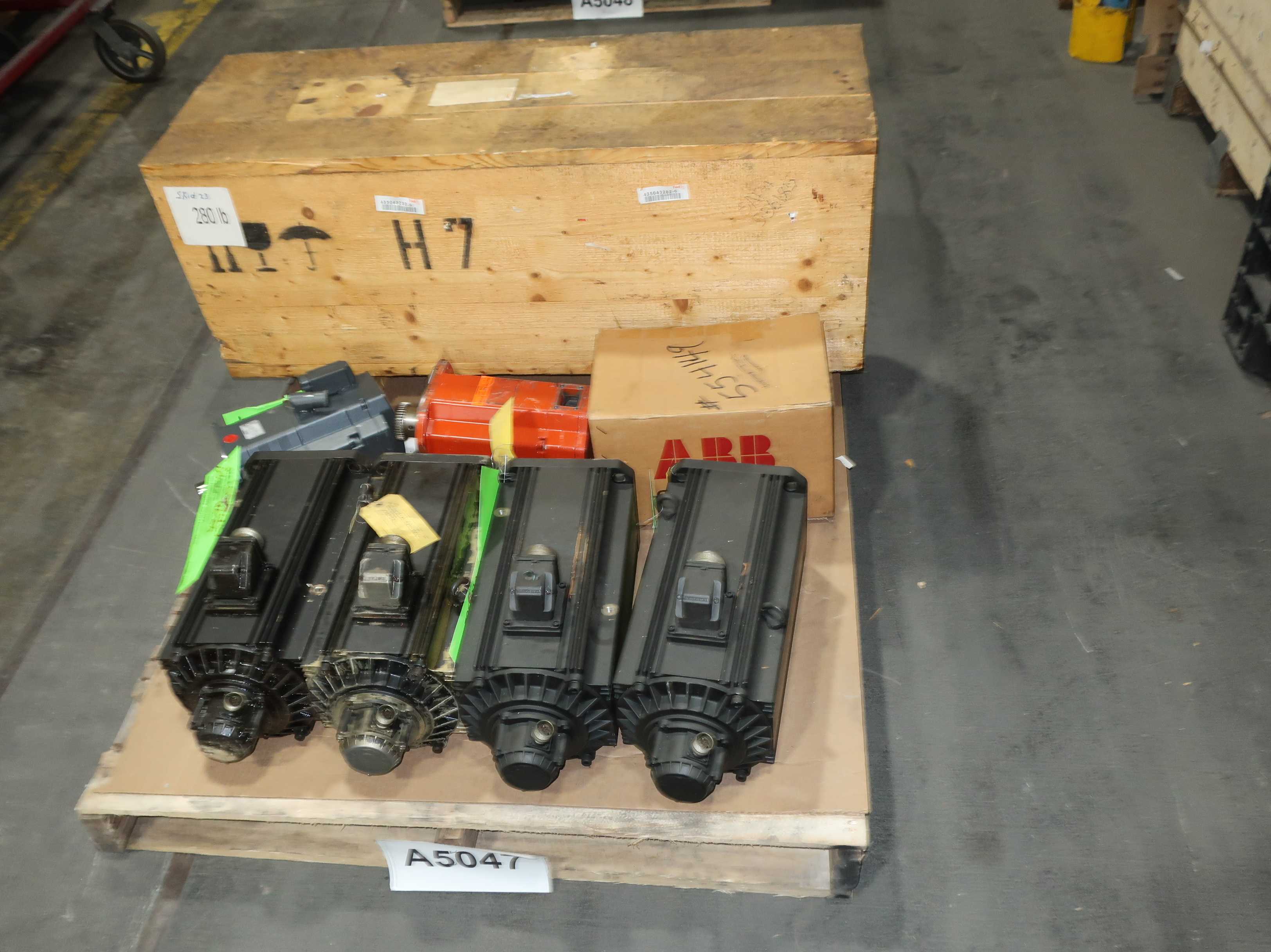 PALLET OF ASSORTED SERVO MOTORS - SERVO MOTORS