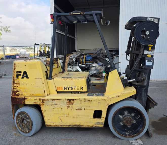HYSTER S155XL2 LPG FORKLIFT - 9000 LB CAPACITY, 143.7" MAX HEIGHT, 8000 HOURS - SIT-DOWN FORKLIFTS