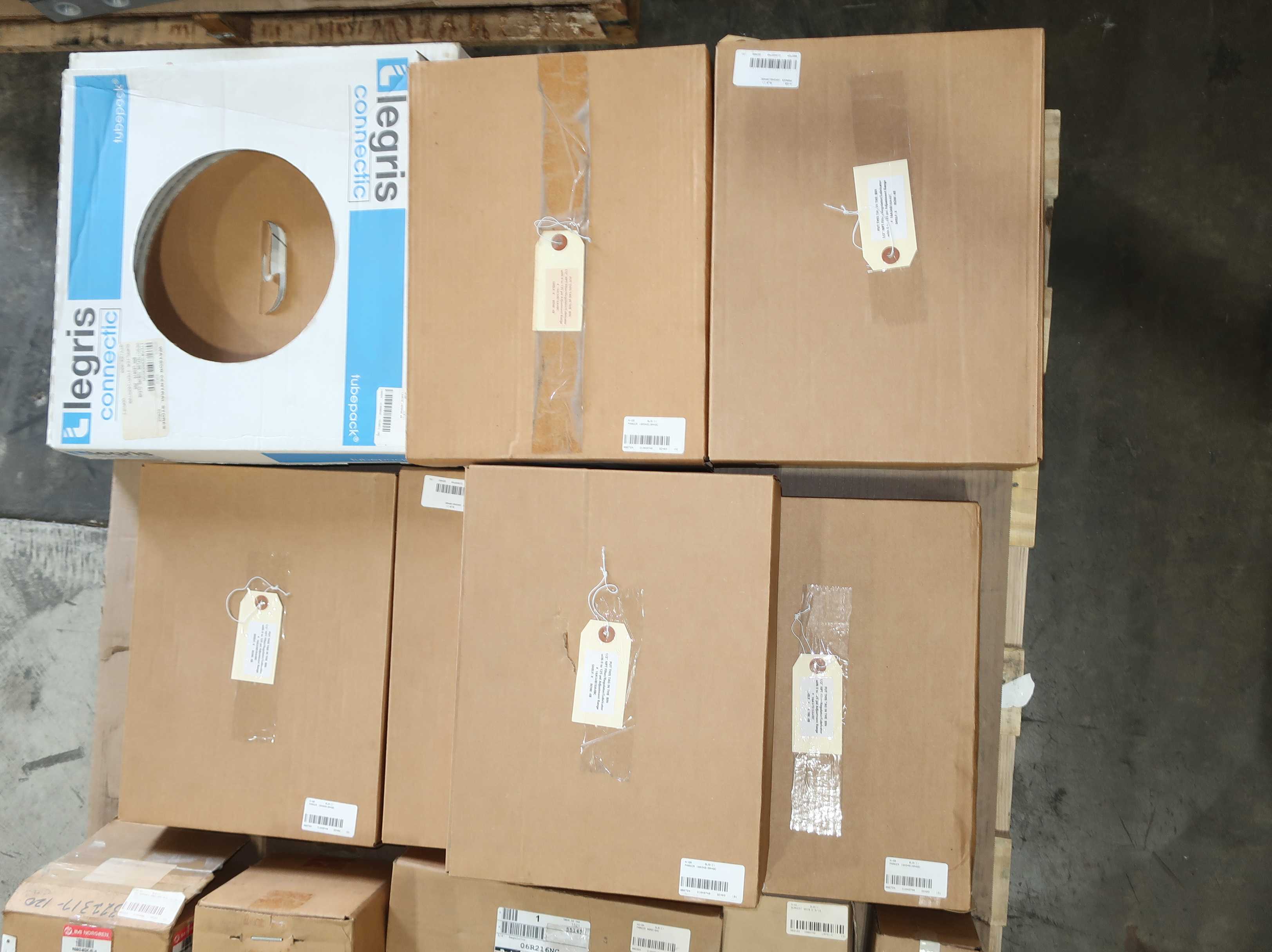 SKU 1775643 - 3 PALLETS OF ASSORTED PNEUMATIC VALVES AND ACCESSORIES - PNEUMATIC PARTS