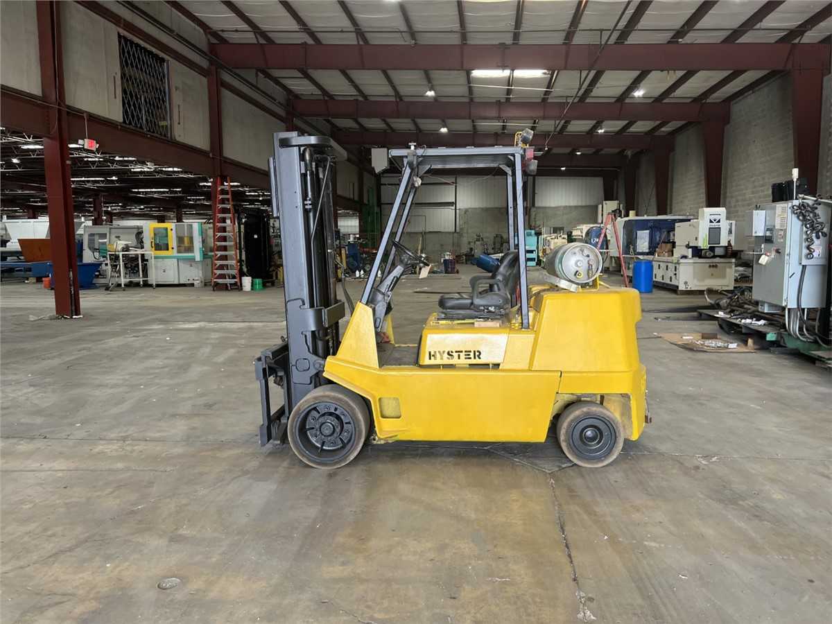 Hyster Model S100XL 9,600 lb Capacity LPG Forklift With Pneumatic Tires - SIT-DOWN FORKLIFTS