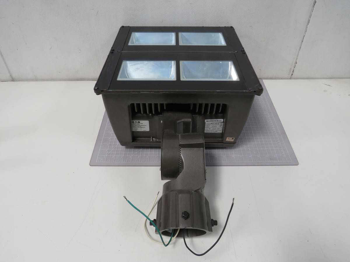 EATON NFFLD-L-C100-S-480 13132274 FLOODLIGHT 480V 258 W 0.55 AMP T195946 - LIGHTING