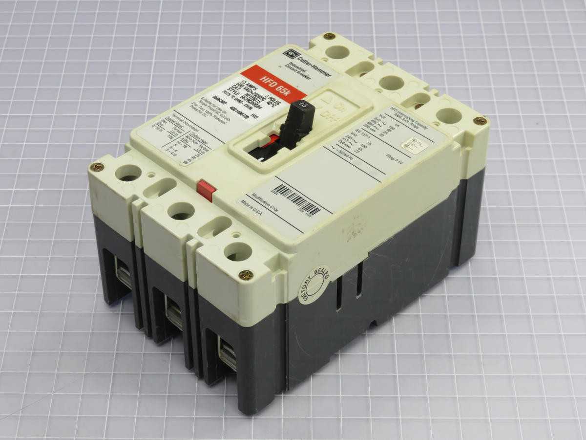 CUTLER HAMMER HFD3015 MOLDED CASE CIRCUIT BREAKER T212097 - CIRCUIT BREAKERS