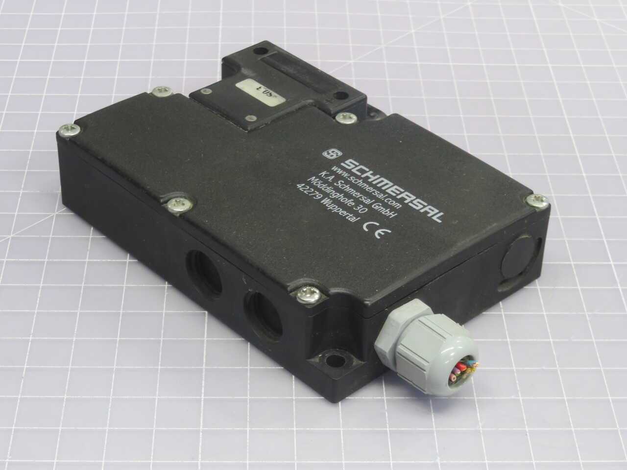 SCHMERSAL AZM 161CC-12/12KA-024 SOLENOID SAFETY INTERLOCK SWITCH WITH GUARD LOCKING, 24VDC - SWITCHES