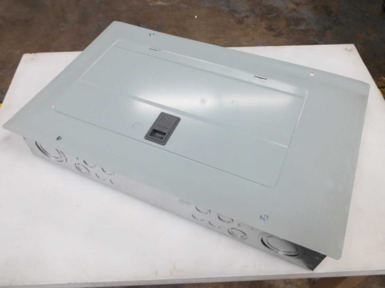EATON BR2040L200G TYPE BR LOADCENTER 200 AMP 20 SPACES 40 CIRCUIT T192396 - CIRCUIT BREAKERS