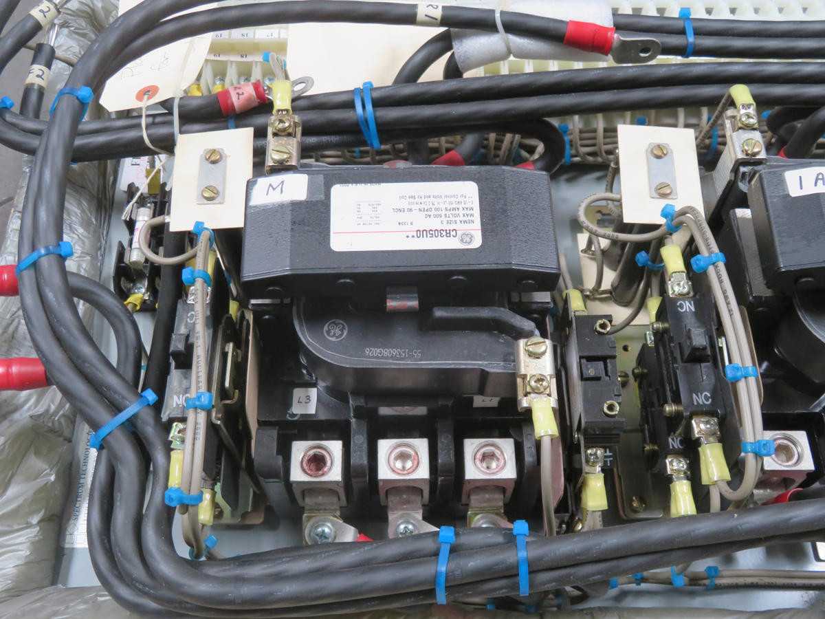 GE CR305U0** CONTACTOR NEMA SIZE 3 50 HP T202139 - CONTACTORS