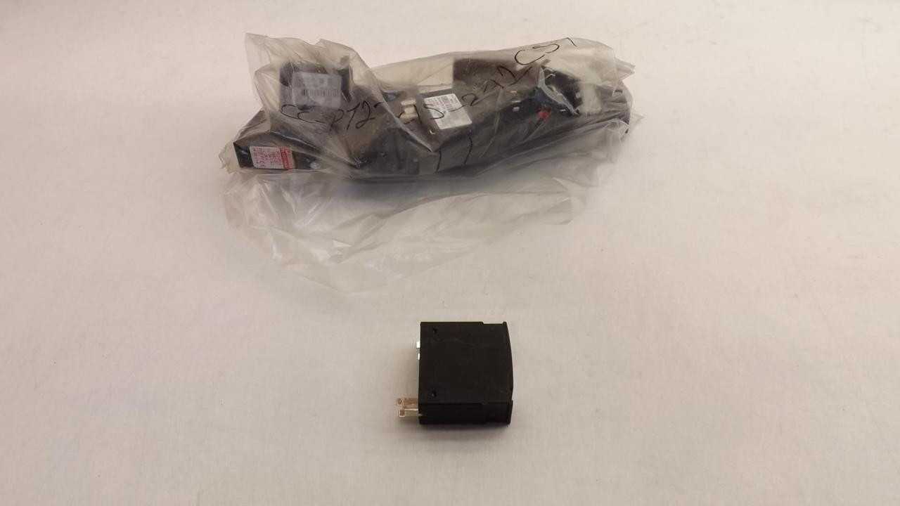 LOT OF 11 PHOENIX CONTACT PT 2-PE/S SURGE SUPRESSORS 34 V AC T22164 - POWER SUPPLIES