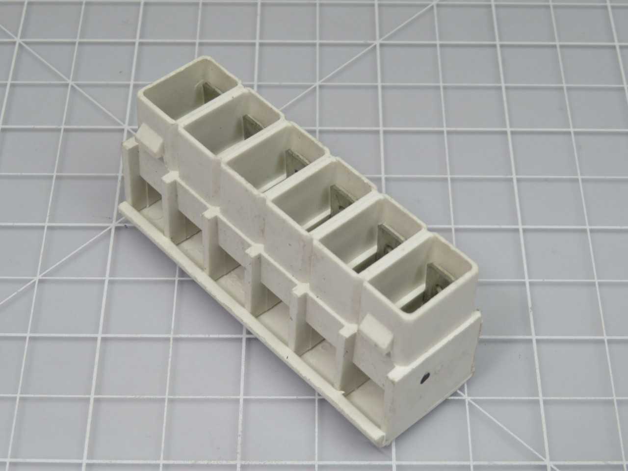 Lot Of 186 BCC 2A97852H01 6 Point Terminal Block T192026 - TERMINAL BLOCKS