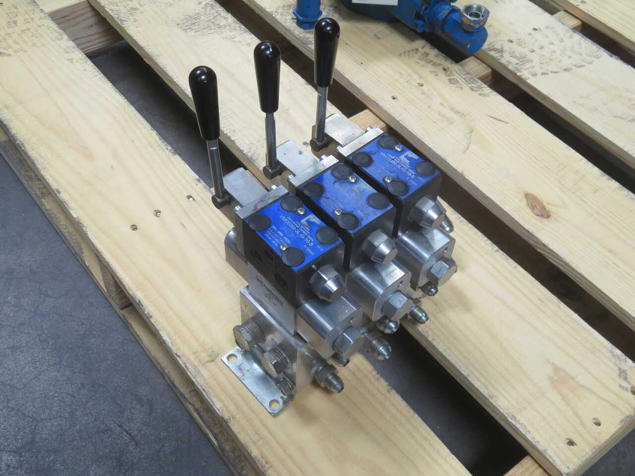CONTINENTAL VMD03M-3L-G-10-B DIRECTIONAL CONTROL VALVES ASSY W DAMAN 0415 T270970 - HYDRAULIC DIRECTIONAL CONTROL VALVE