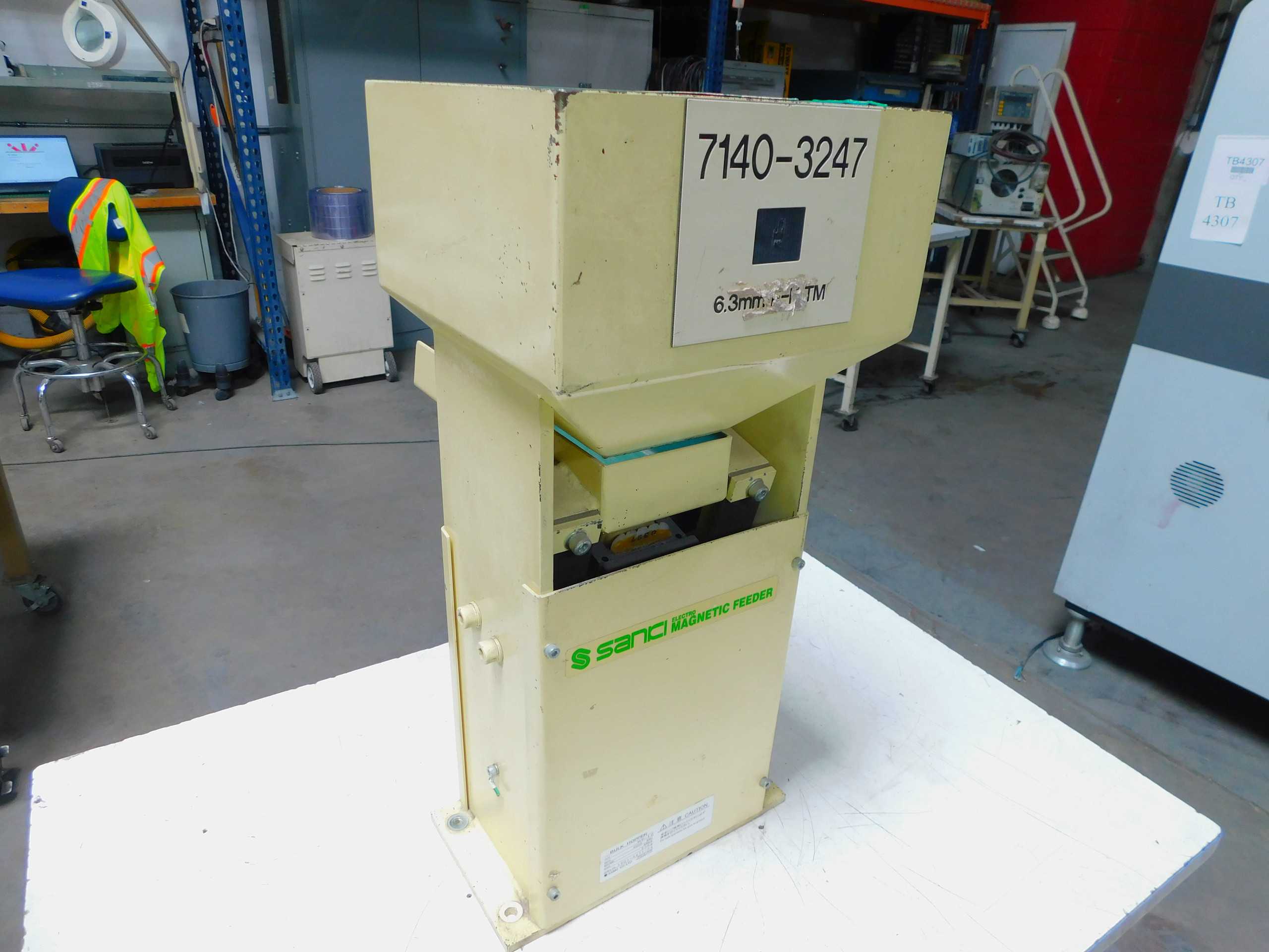 SANKI HP-10 BULK VIBRATORY PARTS HOPPER 10" - AUTOMATION & CONTROLS