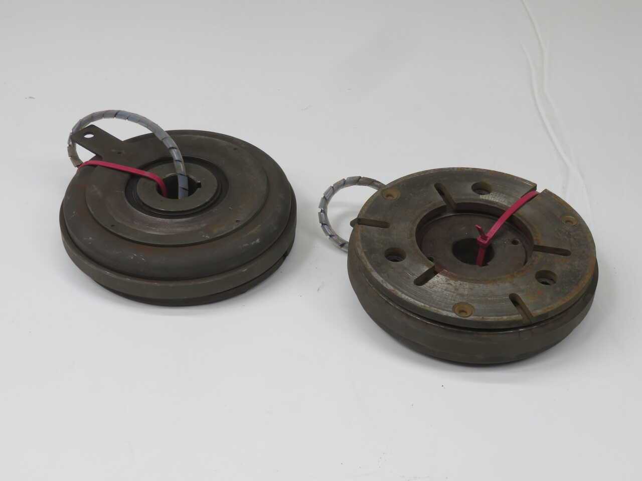 LOT OF 2 INDUSTRIAL ELECTRONIMAGNETIC CLUTCHES T272141 - BRAKES & CLUTCHES