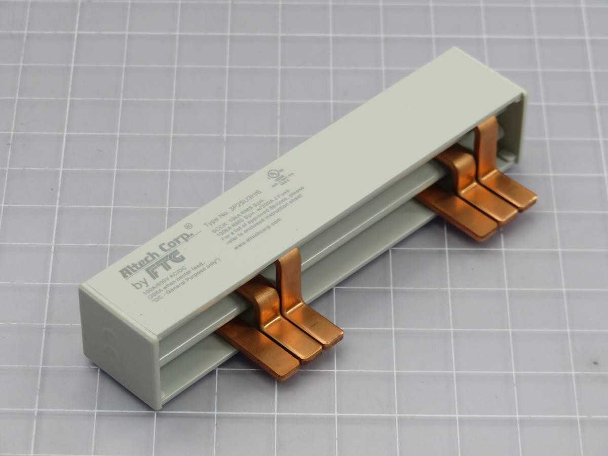 LOT OF 8 ALTECH 3P25U3H/6 BUSBAR T217451 - CIRCUIT BREAKERS