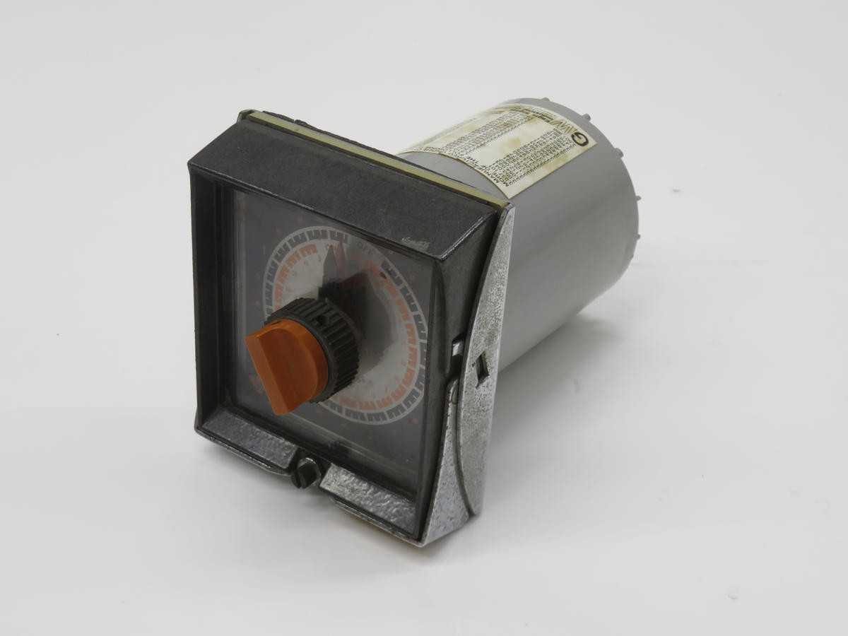 Eagle Signal HG103A6 Repeat Cycle Timer - Model T242568 - ELECTRICAL TIMERS