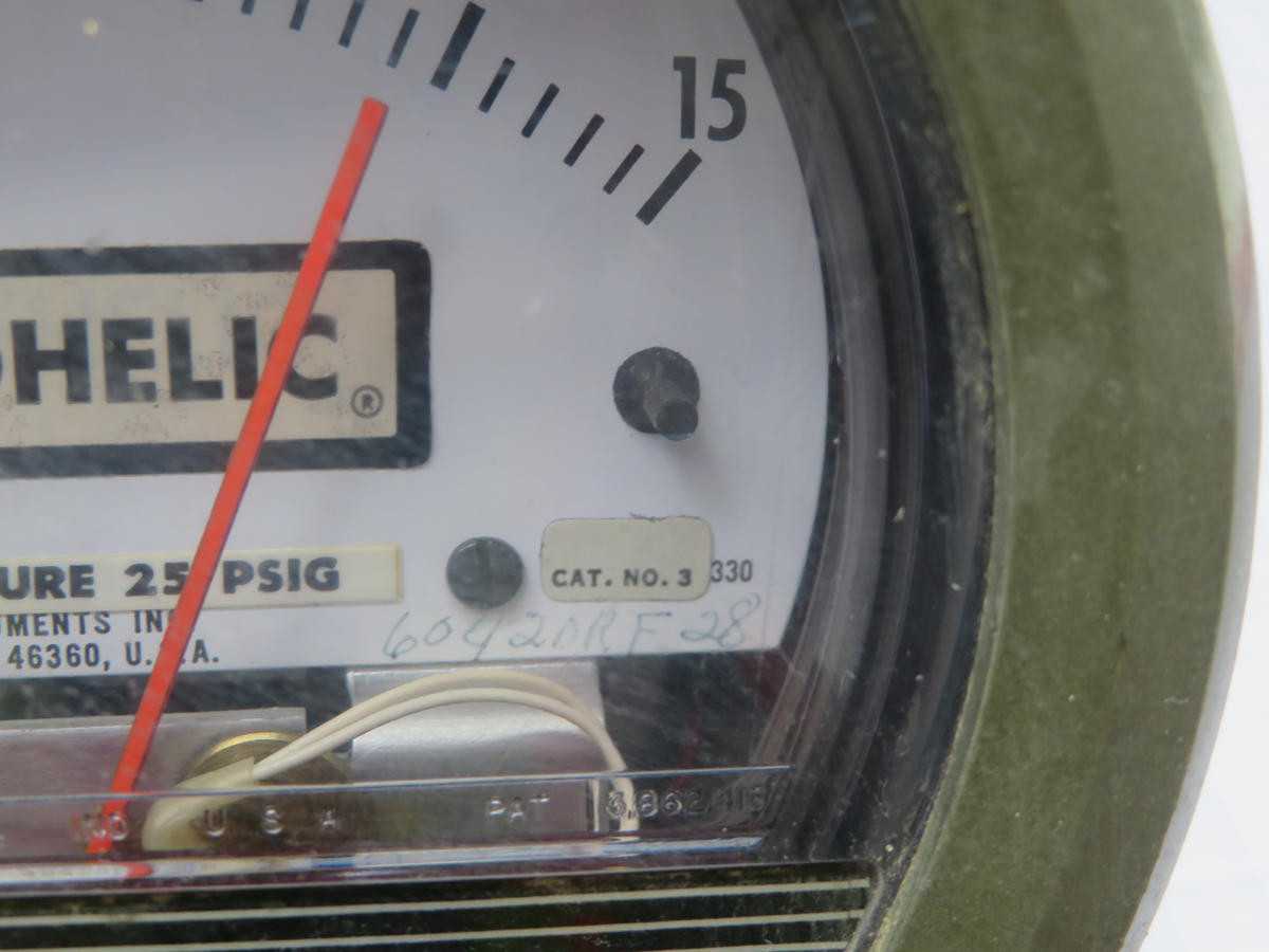 DWYER 3330 PRESSURE GAUGE T221549 - PRESSURE MEASUREMENT