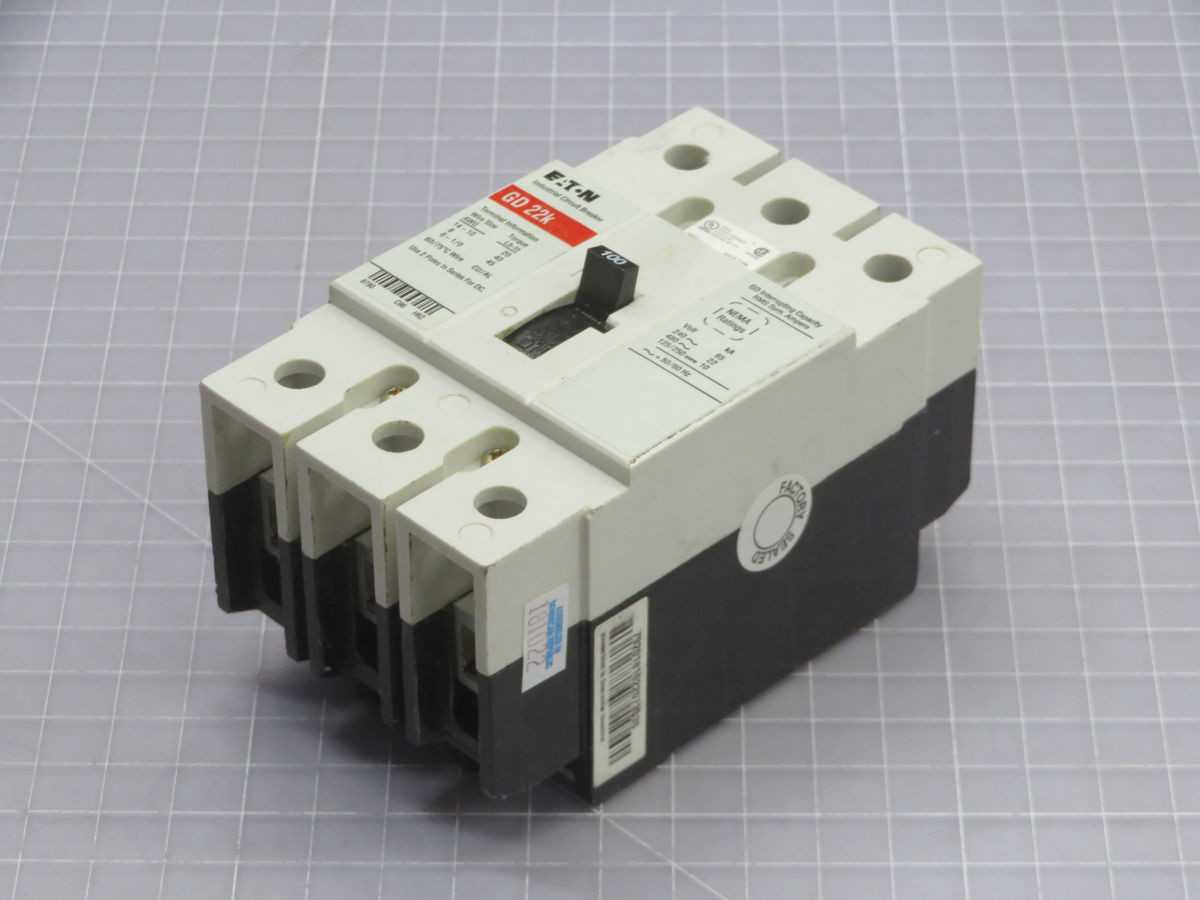 EATON GD3100 SERIES C COMPLETE MOLDED CASE CIRCUIT BREAKER T246236 - CIRCUIT BREAKERS