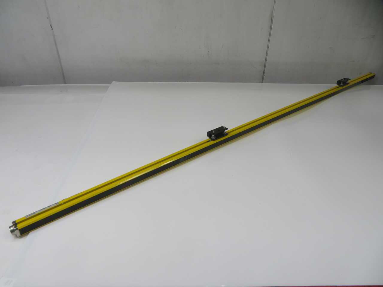 LEUZE SD4R30-1800E 67840818 SAFETY LIGHT CURTAIN RECEIVER - SENSORS
