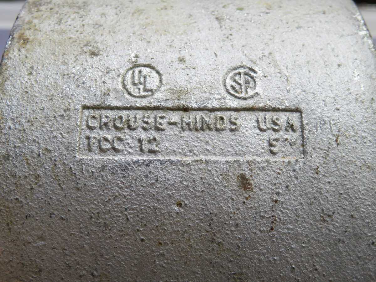 CROUSE-HINDS TCC12 SPLIT CONDUIT COUPLING T251851 - SWITCHES