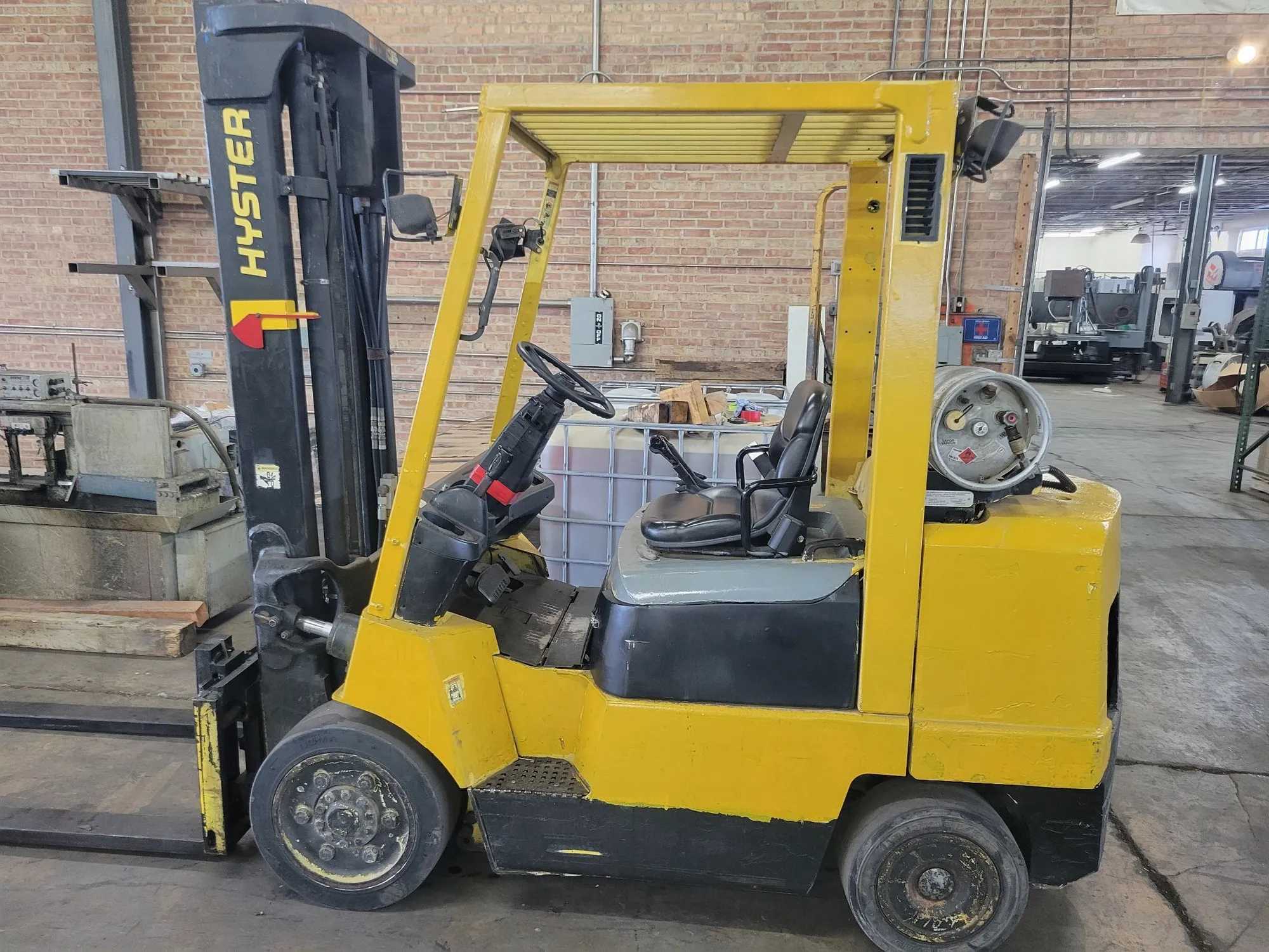 Hyster S80XM LPG Forklift Truck, 8250 lb Capacity, 145" Max Fork Height - SIT-DOWN FORKLIFTS