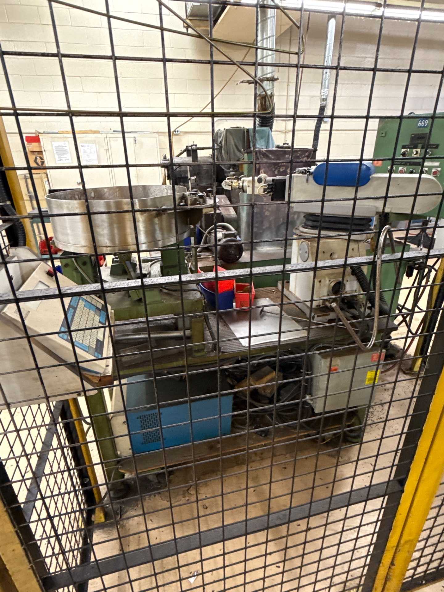 1990 Seiko RT3200 Robot - 5kg Payload, 200mm Reach, 4 Axes, 0.025mm Precision - ARTICULATED ROBOTS