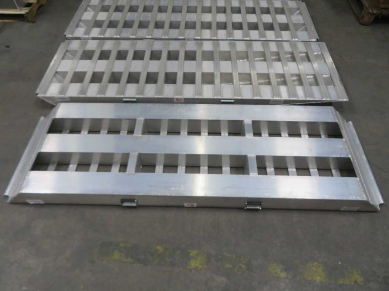 LOT OF 20 PCS LANDSPORT ALUMINUM LOADING RAMPS - INDUSTRIAL PARTS