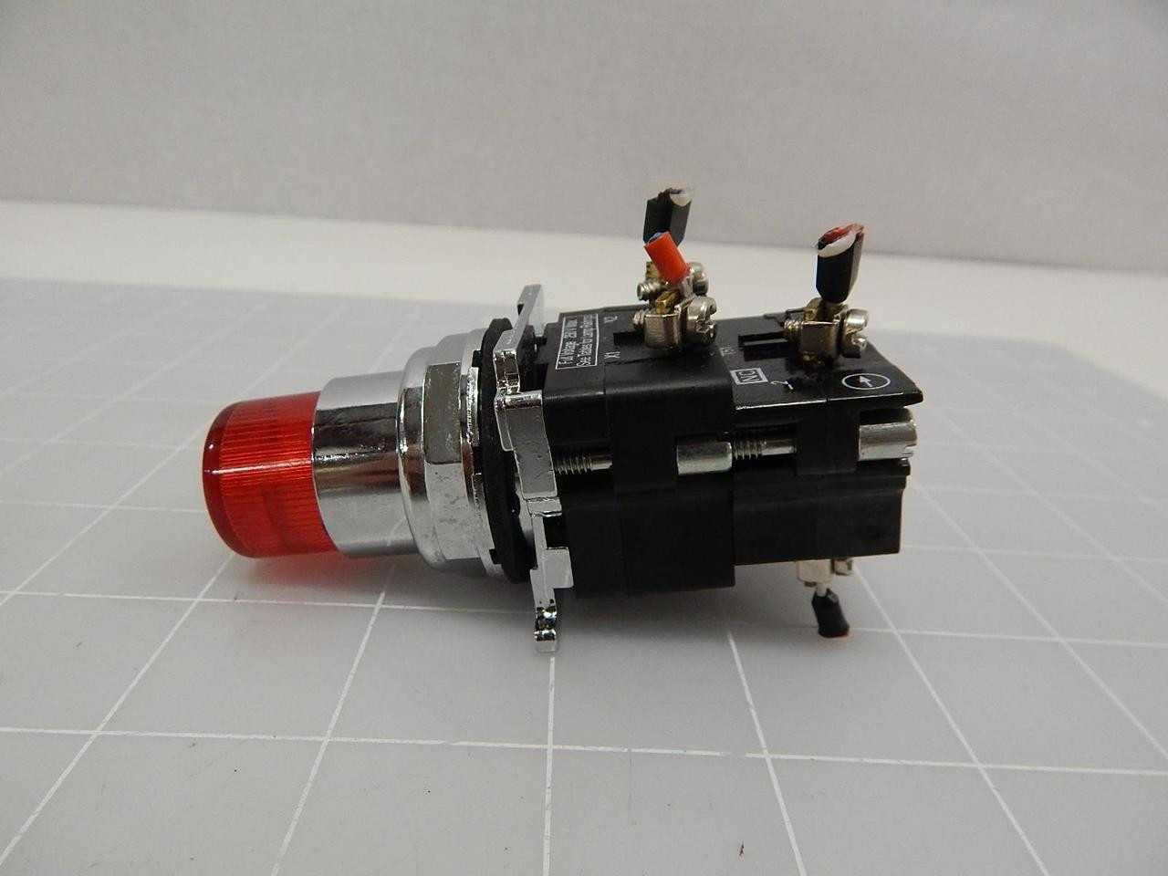LOT OF 27 CUTLER HAMMER 10250T/91000T LIGHT T59425 - DISCONNECT SWITCHES
