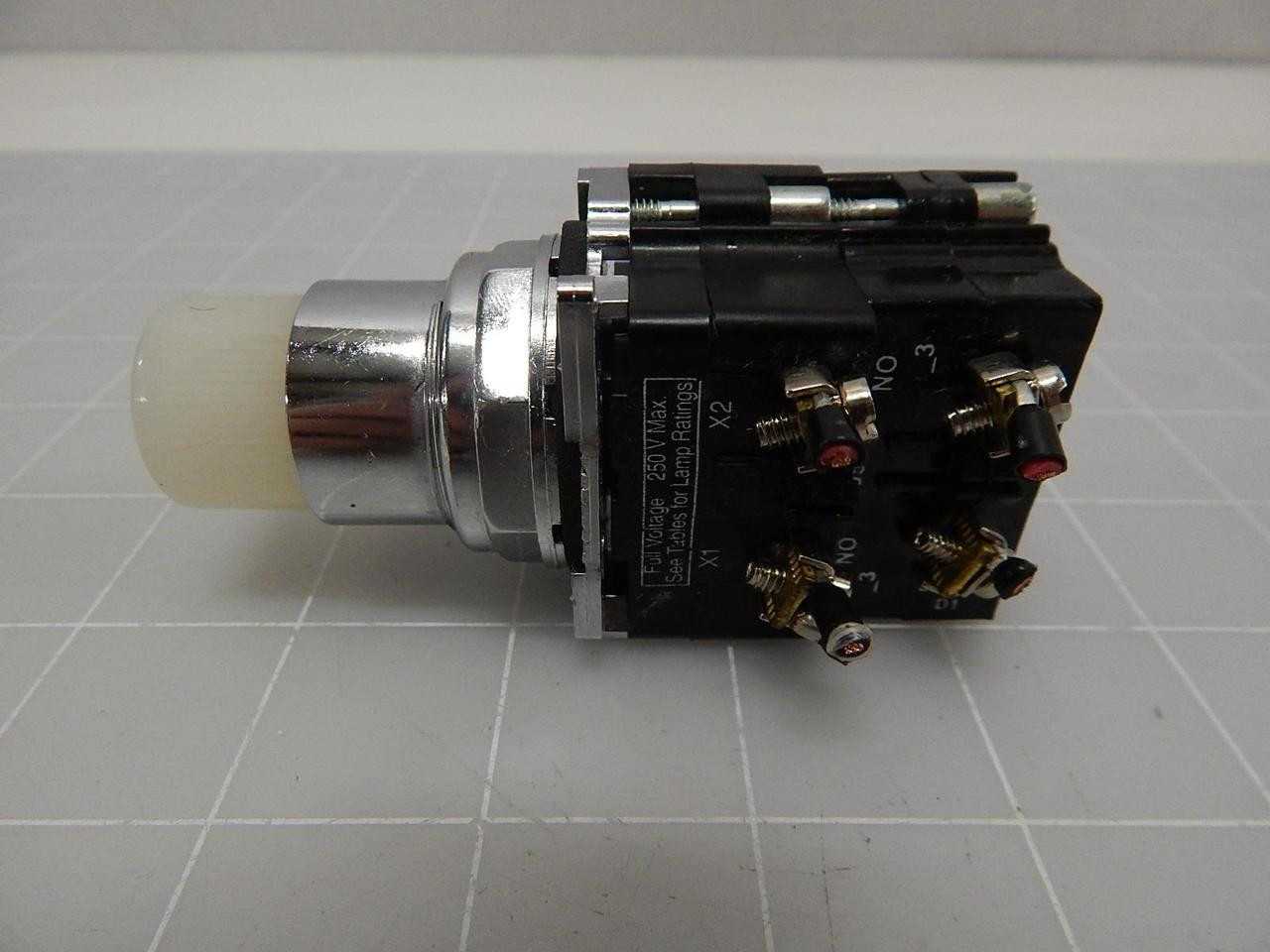 LOT OF 29 CUTLER HAMMER 10250T/91000T LIGHT T59430 - DISCONNECT SWITCHES