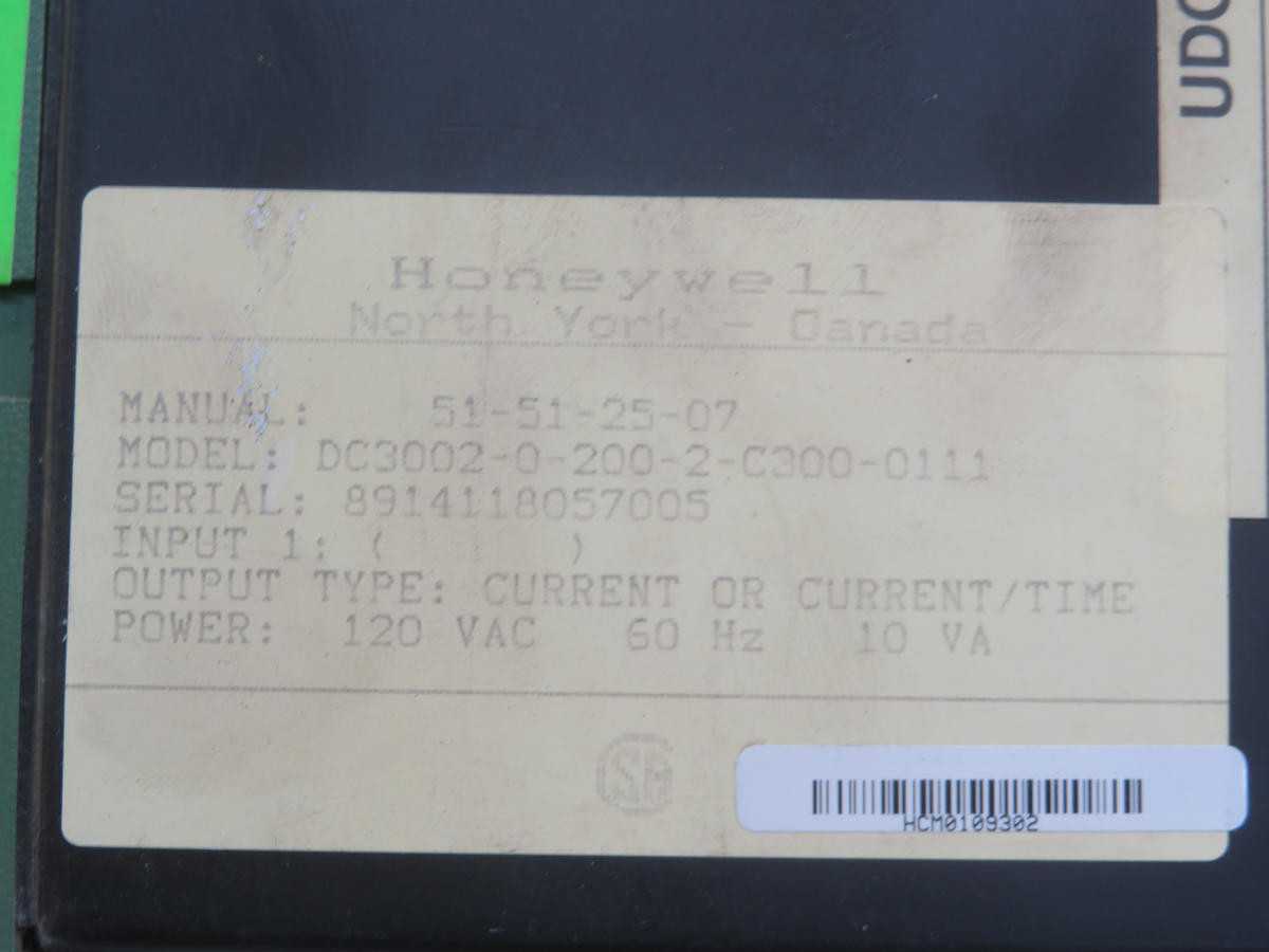 HONEYWELL DC3002-0-200-2-C300-0111 UNIVERSAL DIGITAL CONTROLLER T241338 - TEMPERATURE CONTROLLERS