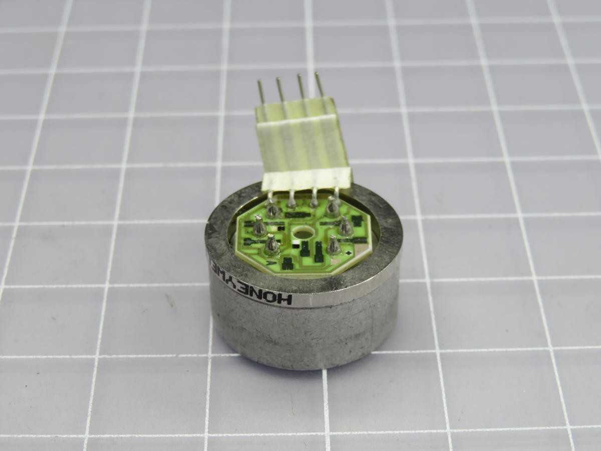 LOT OF 5 HONEYWELL 19C200PG3K INDUSTRIAL PRESSURE SENSORS 0 TO 200 PSI, 15VDC SHOCK 100 G FOR 11MS T - SENSORS