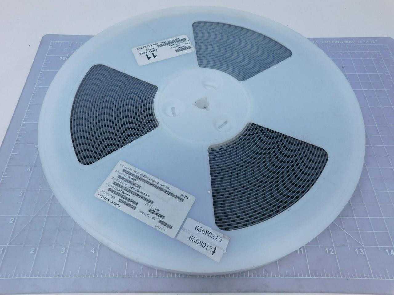 LOT OF 3000 CITIZEN CM200C32768AZFT CRYSTAL 32.7680KHZ 12.5PF SMD T119974 - ELECTRONIC COMPONENTS