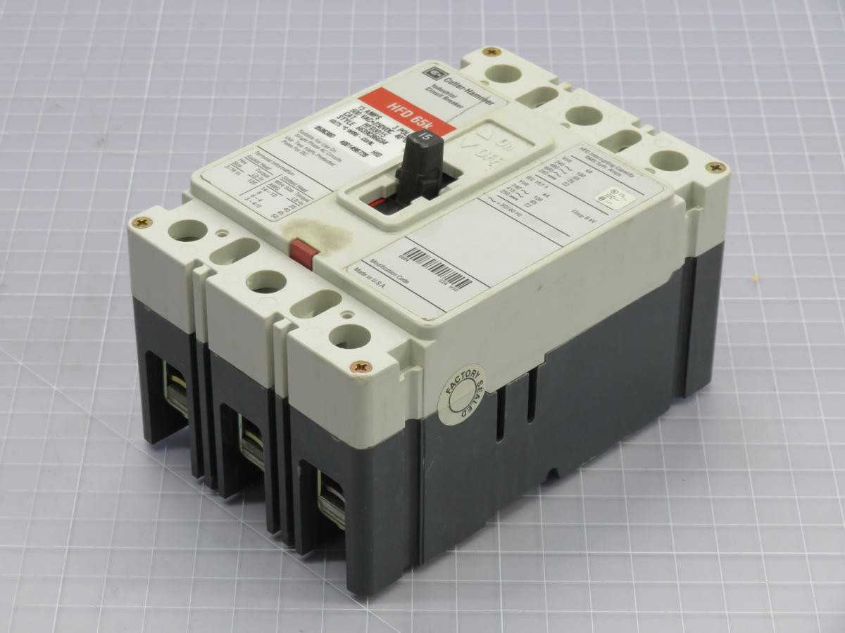 EATON HFD3015 CUTLER HAMMER MOLDED CASE CIRCUIT BREAKER T213079 - CIRCUIT BREAKERS