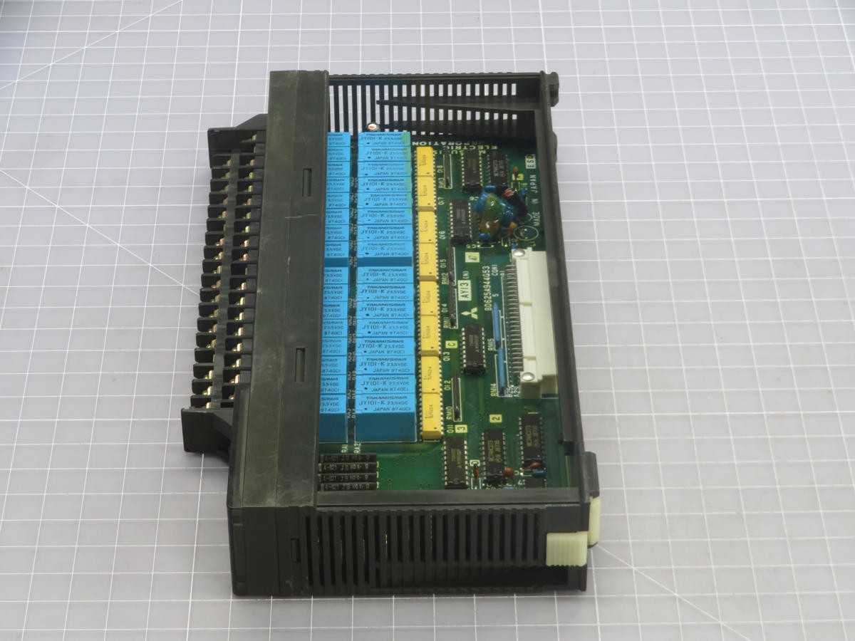 MITSUBISHI AY-13 OUTPUT MODULE T241330 - PLC MODULES