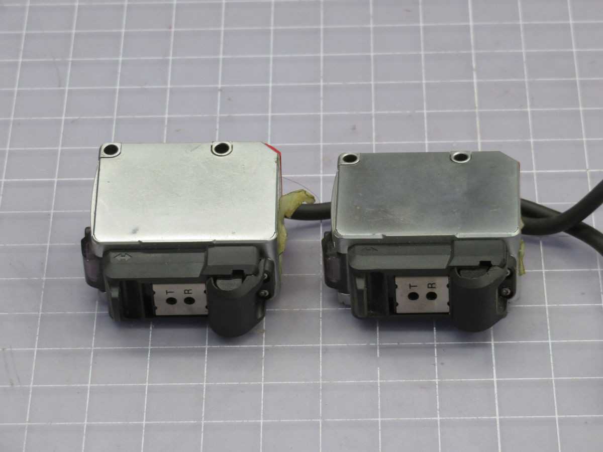 LOT OF 2 KEYENCE LR-WF10 LASER SENSOR T256122 - SENSORS