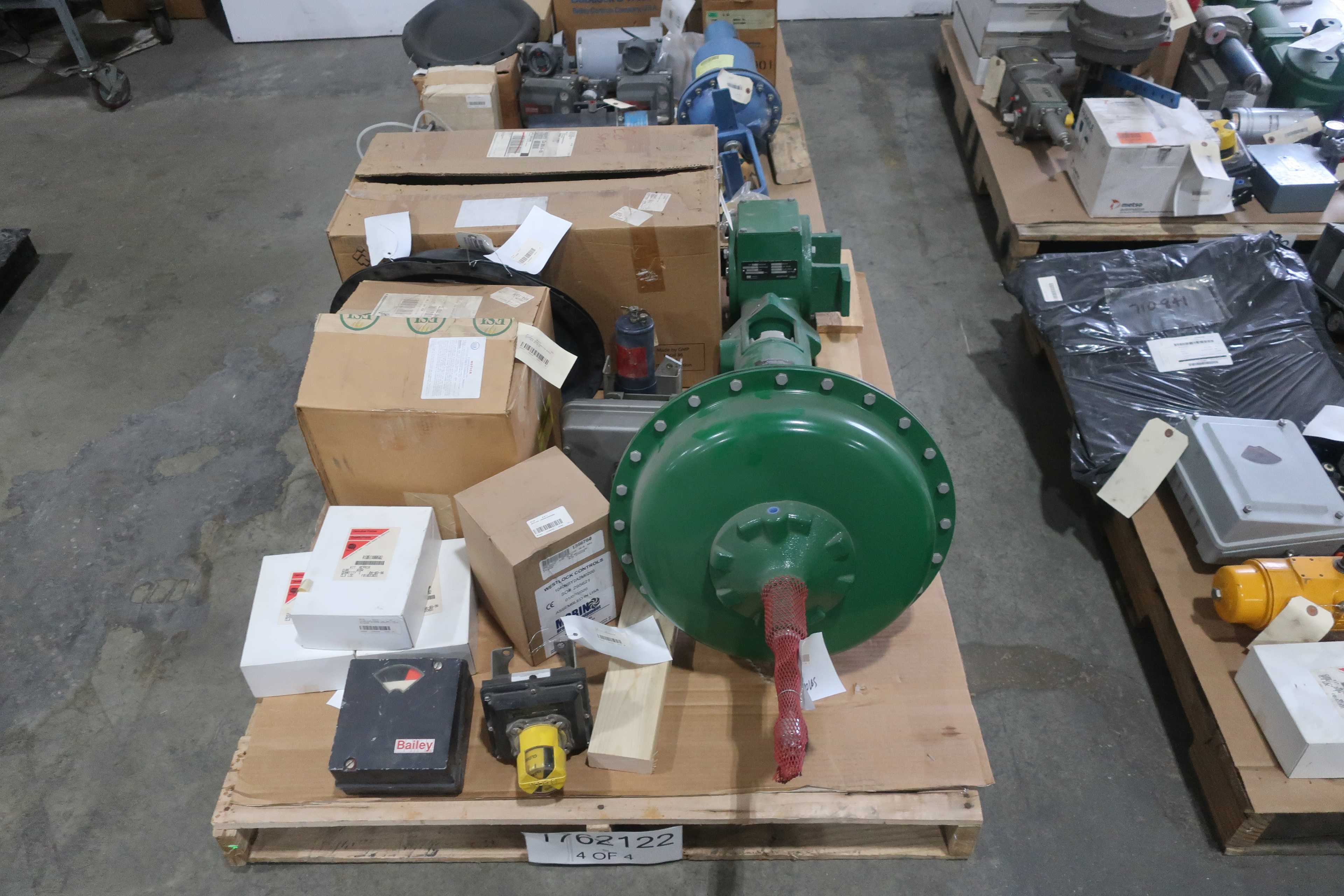 SKU 1762122 - 4 PALLETS OF ASSORTED VALVE ACTUATORS, INDICATORS, POSITIONERS - VALVE POSITIONERS & INDICATORS