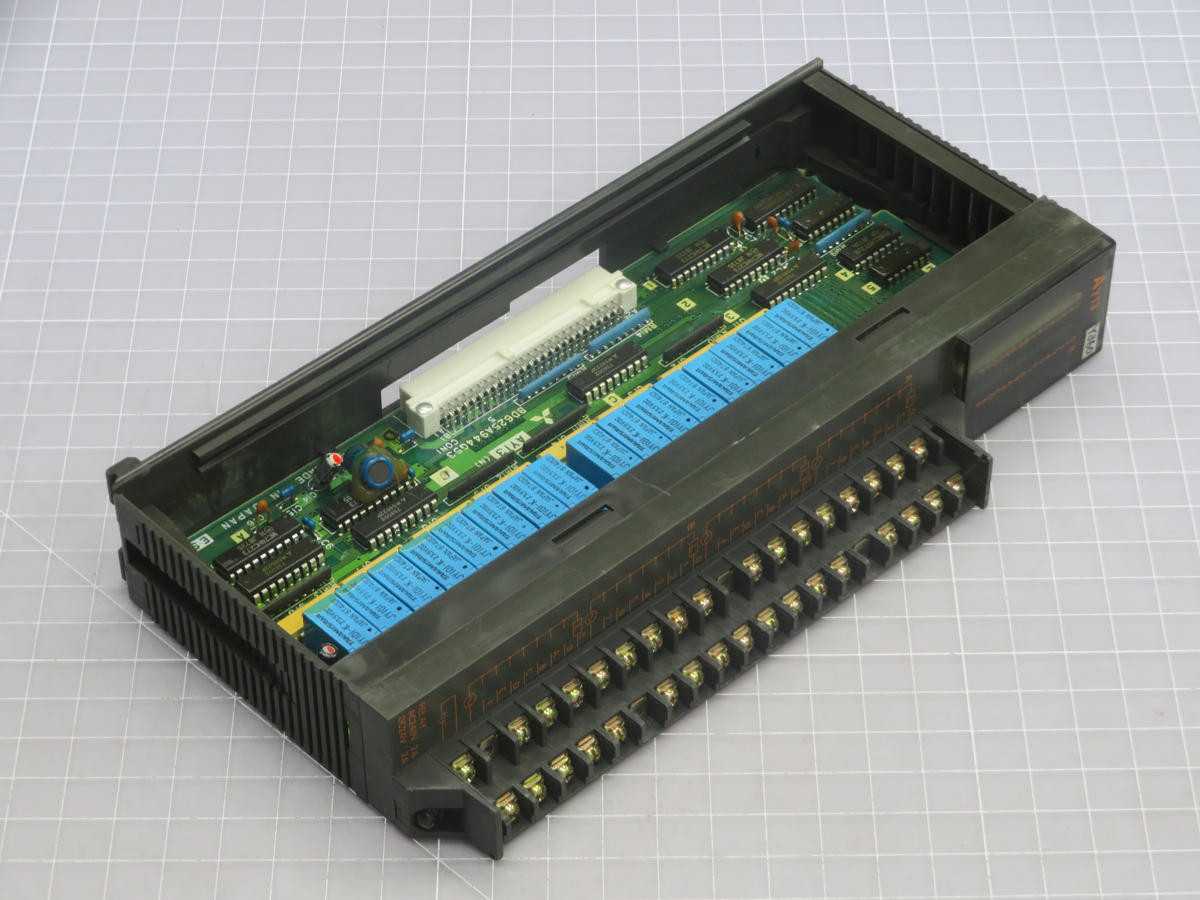 MITSUBISHI AY-13 OUTPUT MODULE T241330 - PLC MODULES