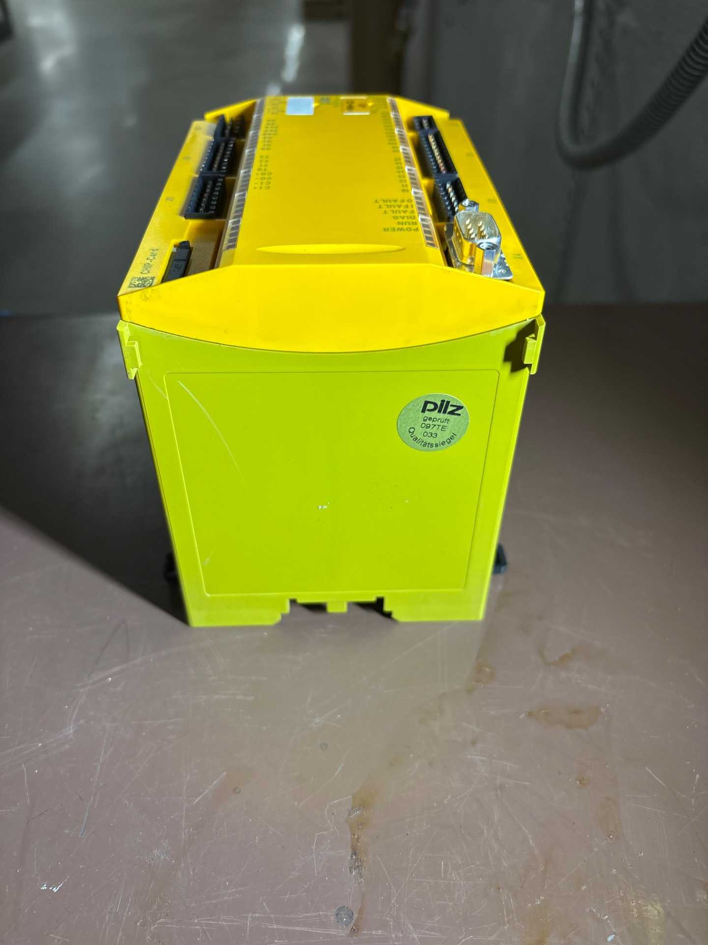 PILZ PNOZ M1P 773100 BASE UNIT SAFETY RELAY - SAFETY RELAY