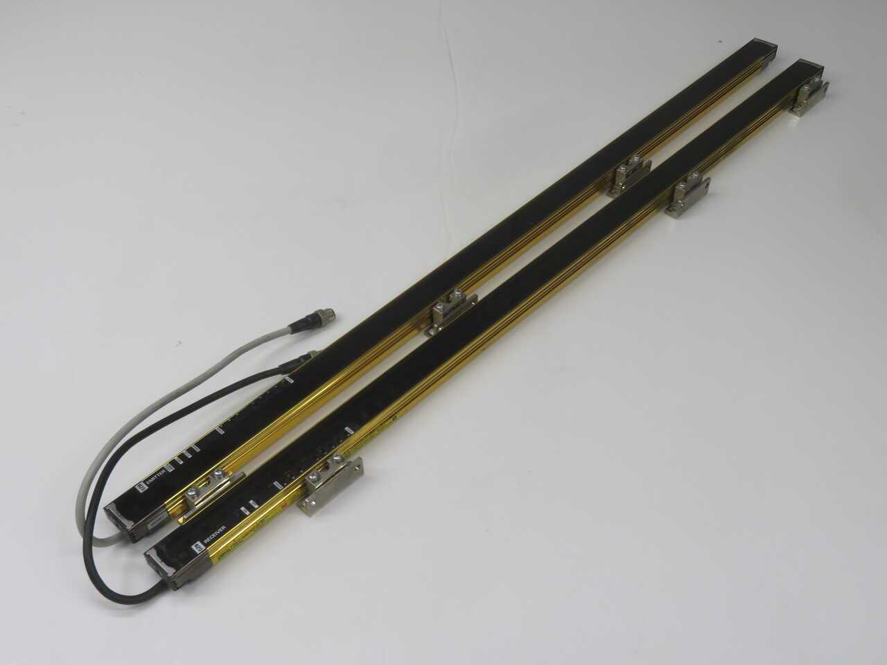 OMRON F3SJ-A0875P20-D F3SJ-A0875P20-L SAFETY LIGHT CURTAIN PAIR - SENSORS