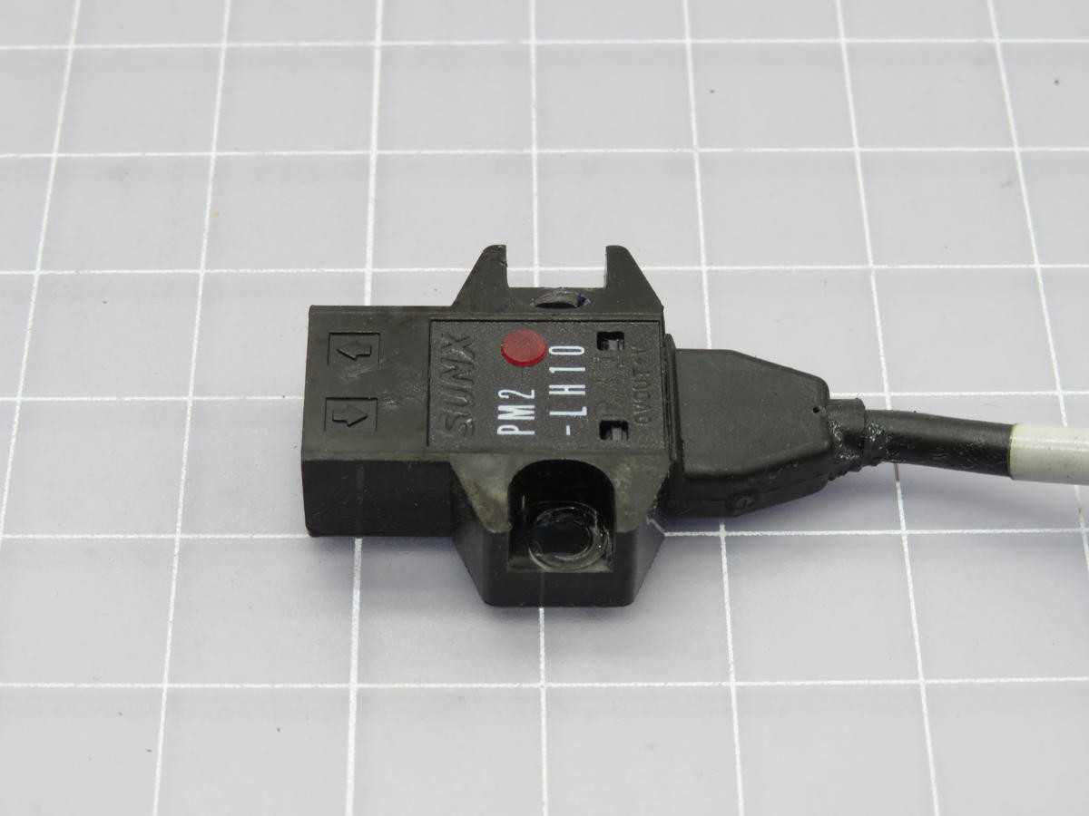 LOT OF 14 SUNX PM2-LH10 SENSOR T217871 - PRESSURE MEASUREMENT